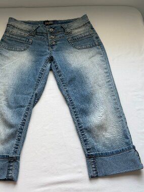 Y2K Angels Low Rise Capri Jeans Cuffed Light Wash Denim Flap Pocket Stretch